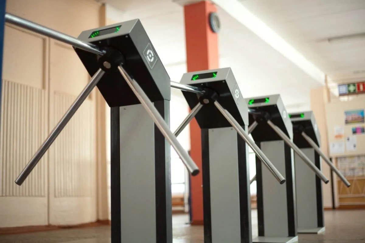 Модернизация системы контроля доступа в школах (использование банковских карт)